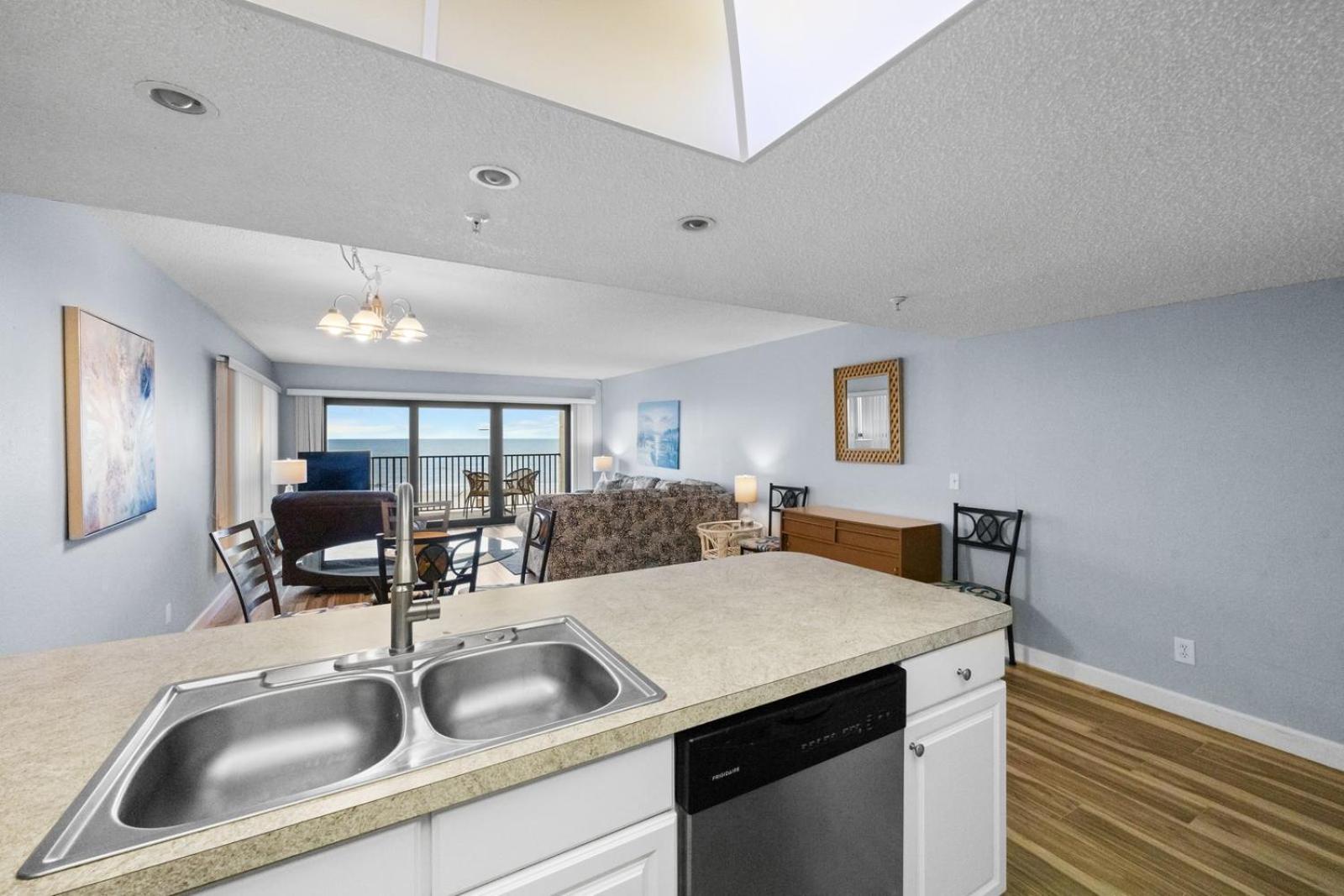 201 Sandy Shores Condos St. Pete Beach Exteriör bild