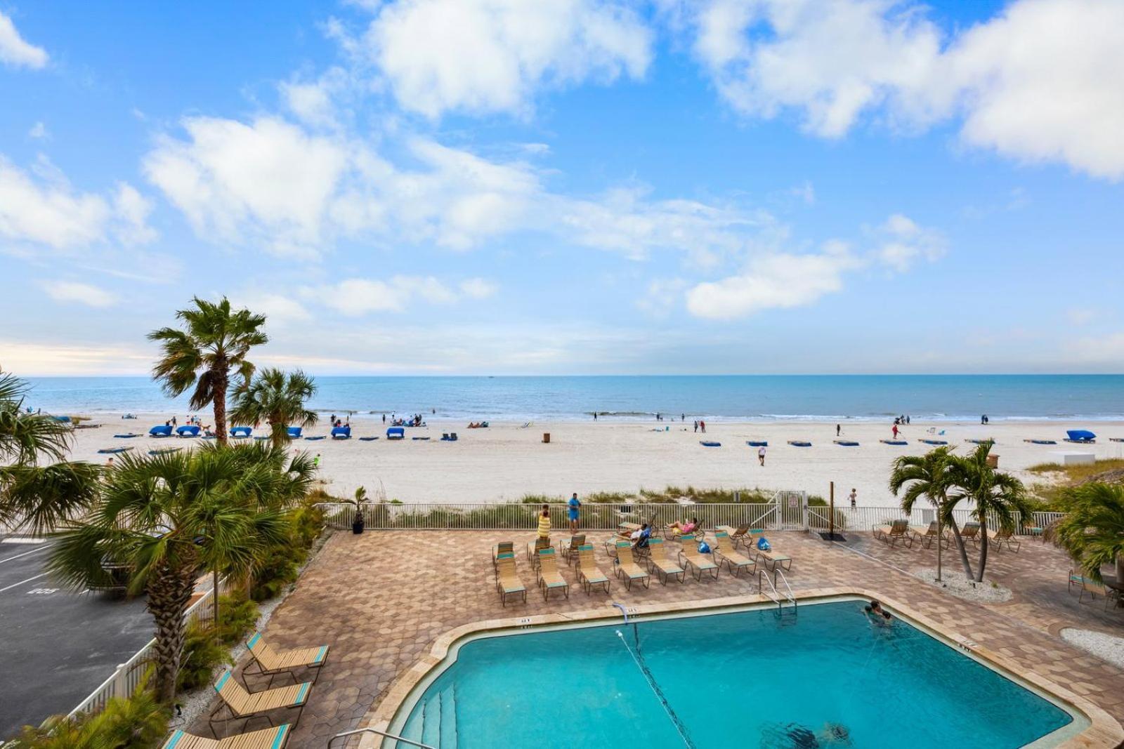 201 Sandy Shores Condos St. Pete Beach Exteriör bild